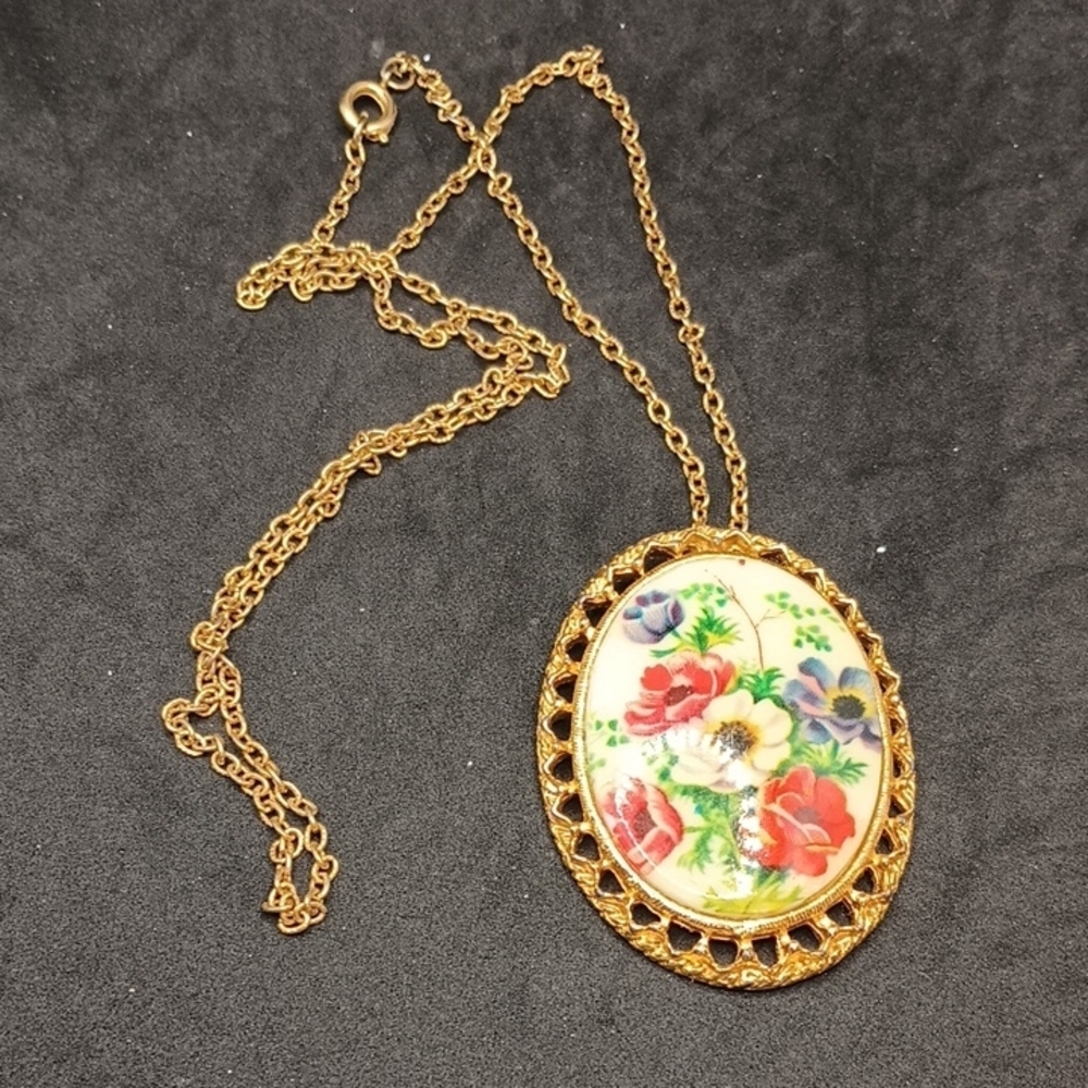 Floral Gold Pendant Necklace